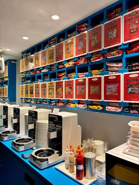 店内(セルフ調理機コーナー)